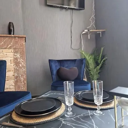 Lägenhet Avec Jacuzzi Privatif Solre-le-Château